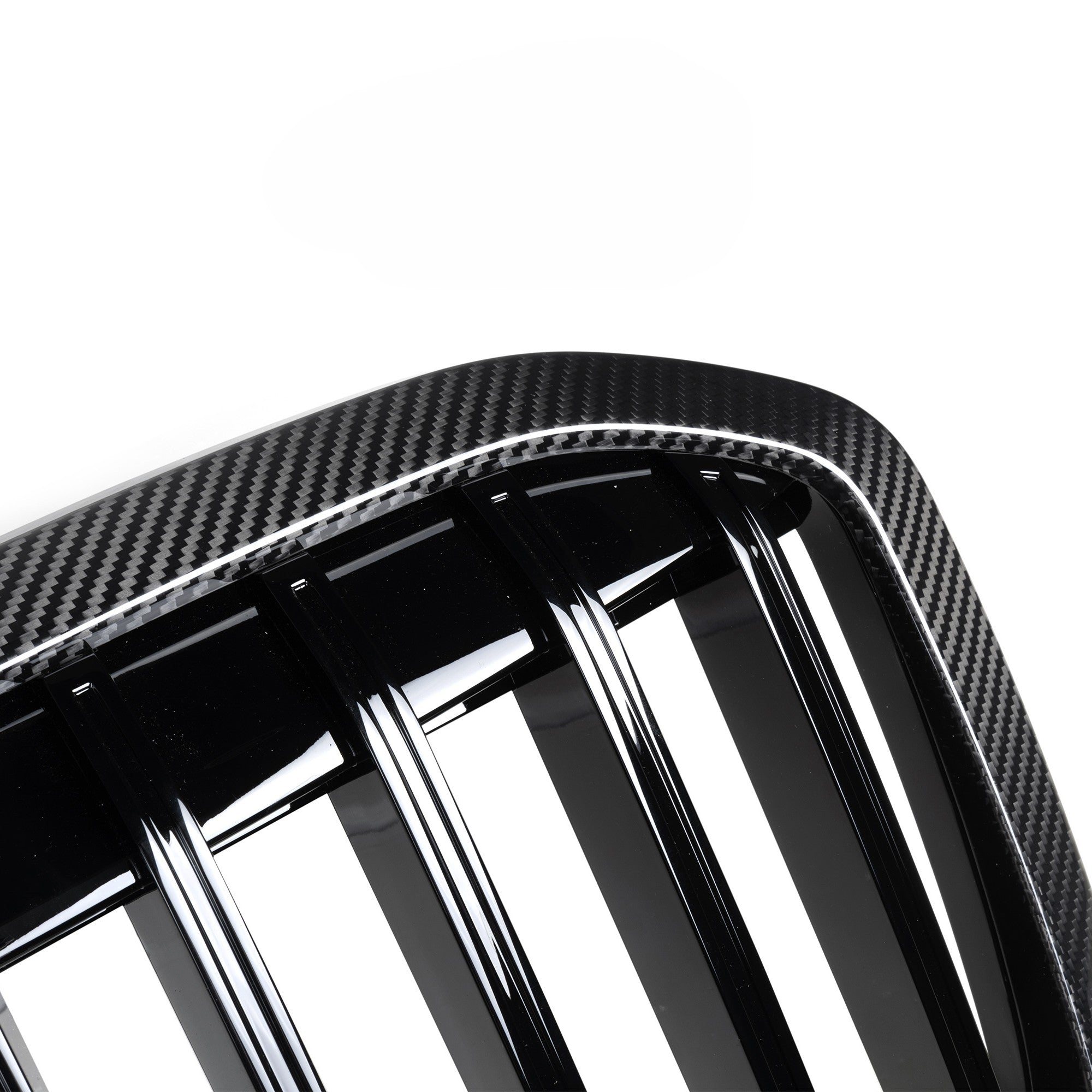 Pre-Preg Carbon fiber front grille for BMW G07 X7 LCI 2023-2025, showcasing the sleek, textured carbon fiber surface and design.