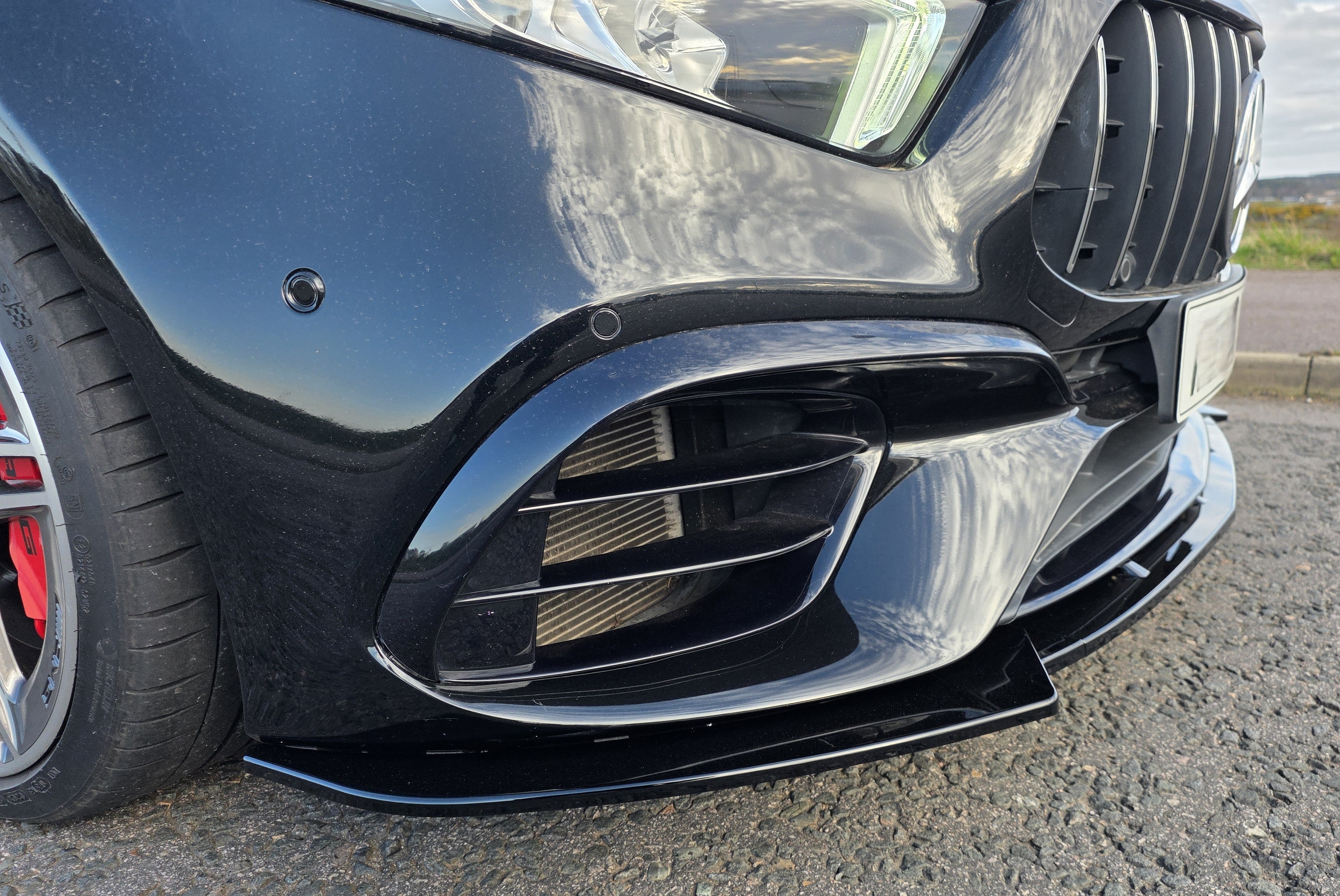 V Style Gloss Black Front Splitter for Mercedes Benz W177 A Class A45 & A45S 18-22 - Carbon Factory