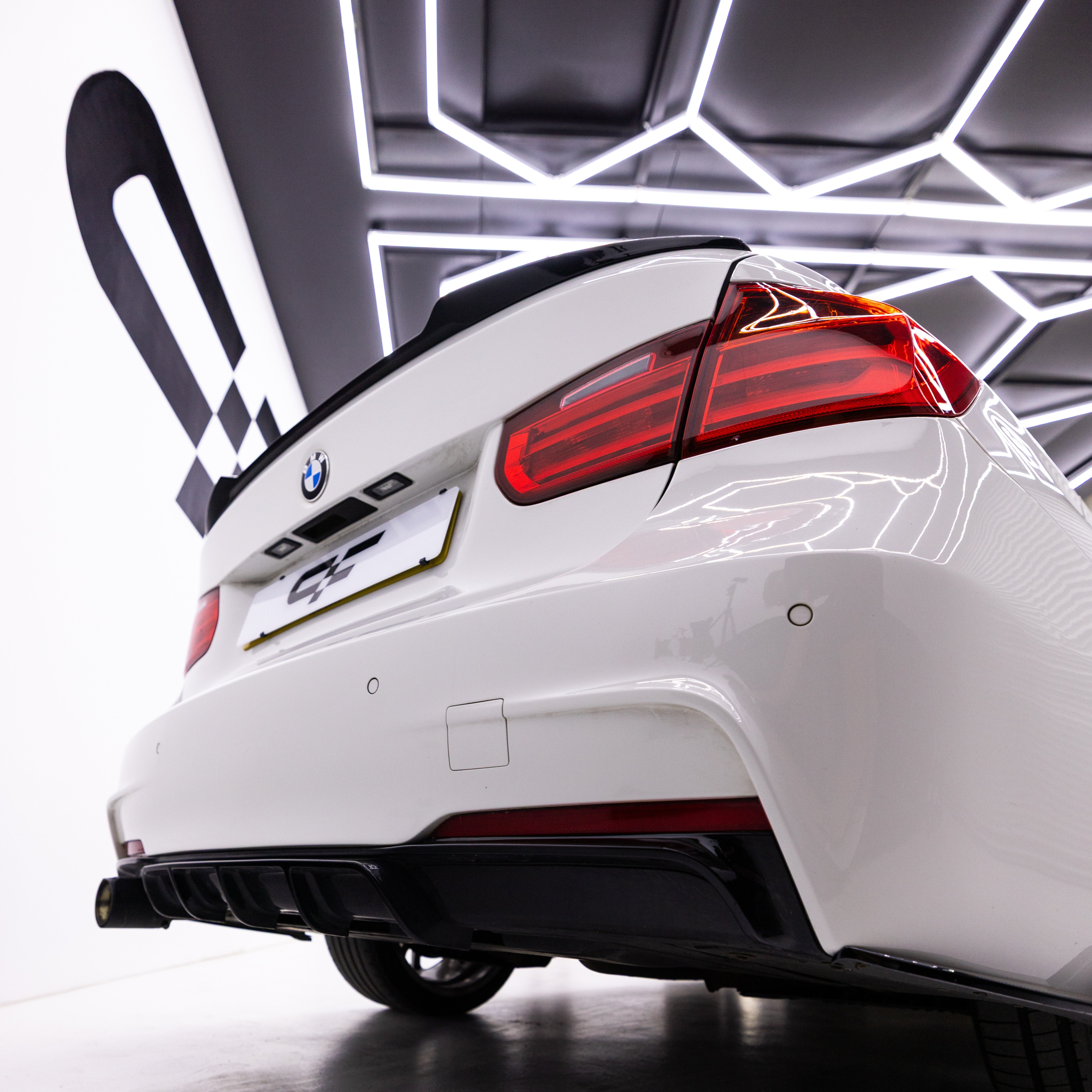 Gloss Black Rear Diffuser Single Exhaust for BMW F30 F31 3 Series 12-19