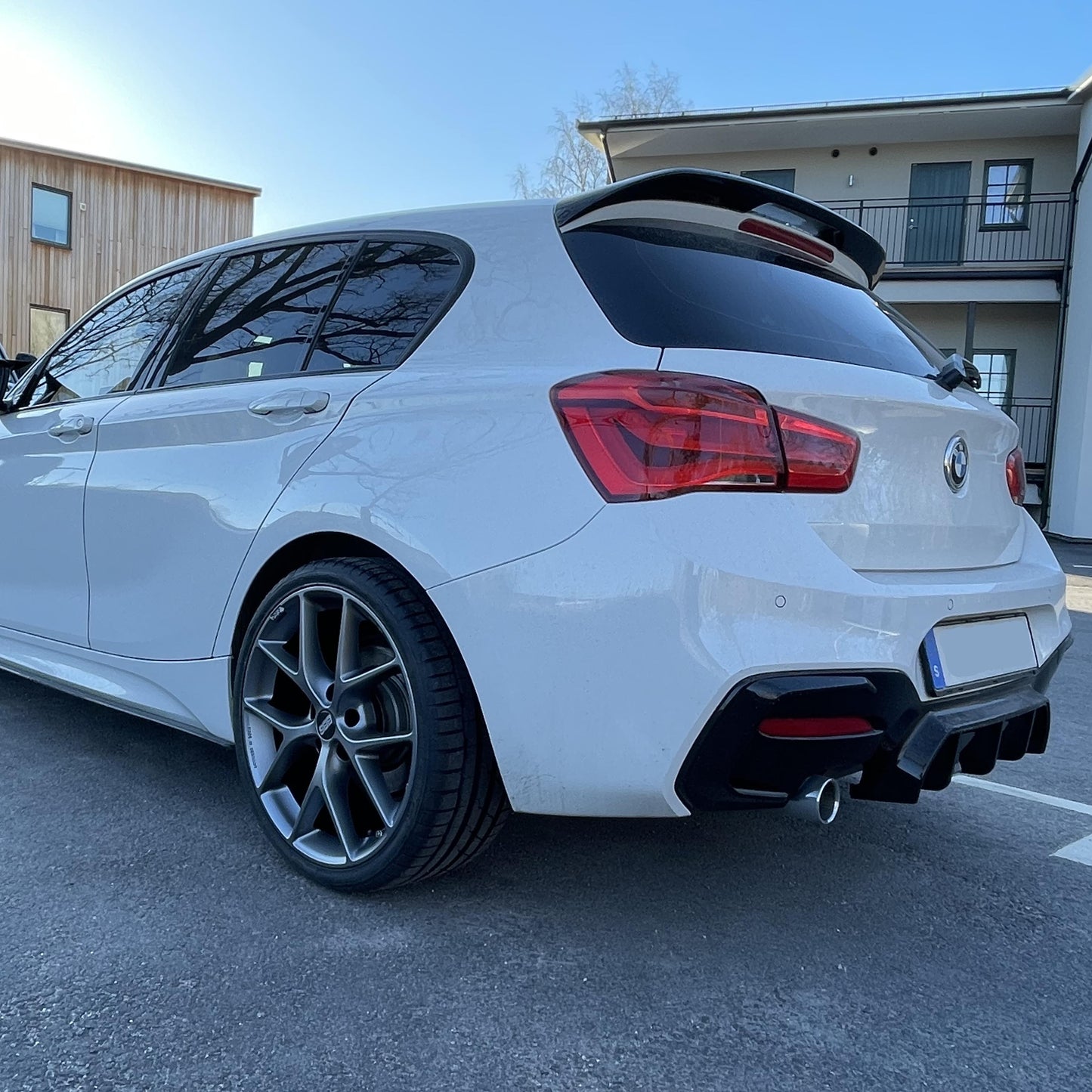 Gloss Black Rear Diffuser Twin Exhaust for BMW F20 1 Series LCI 15-19-Carbon Factory