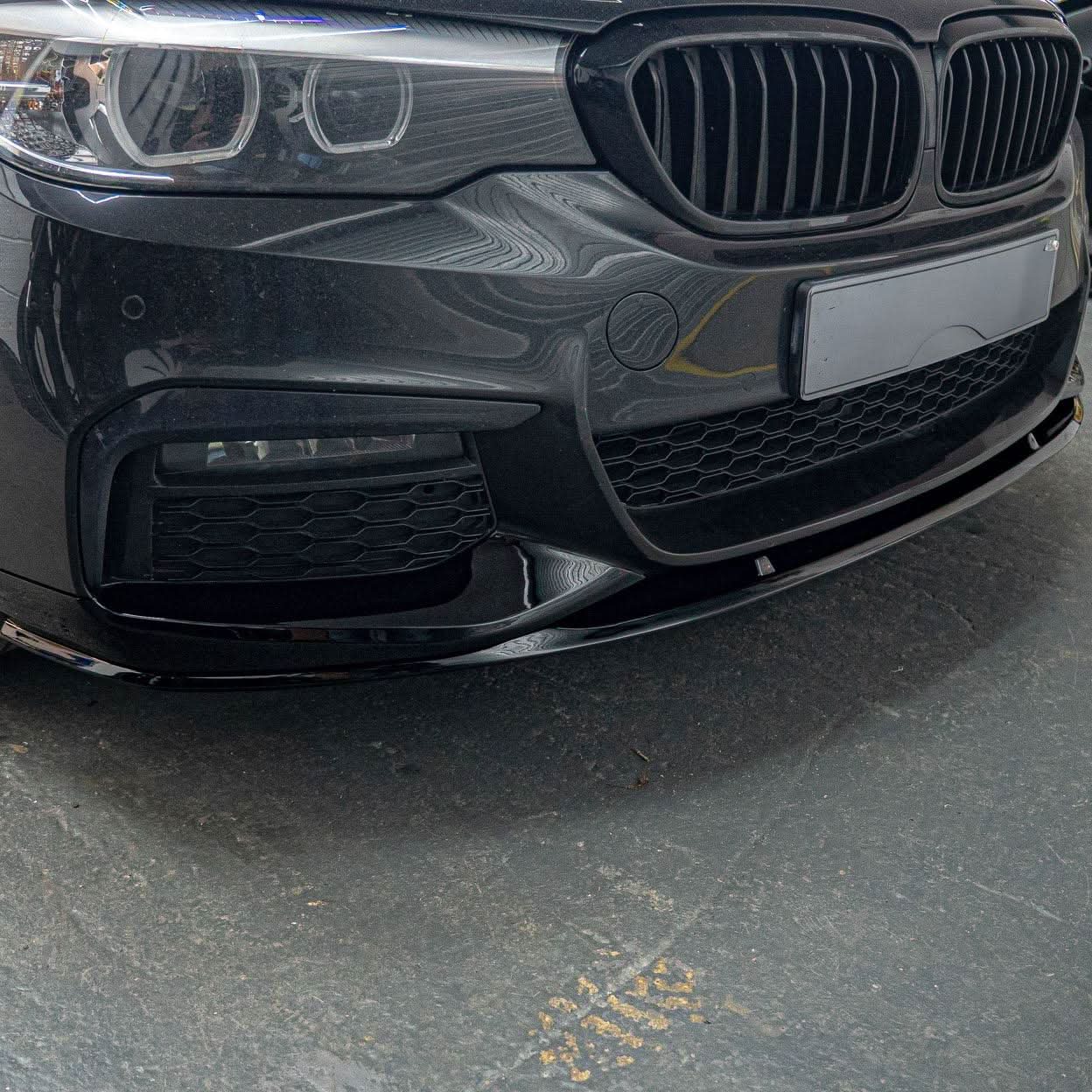 MP Style Gloss Black Front Splitter for BMW G30 G31 5 Series Pre-LCI 17-20 - Carbon Factory