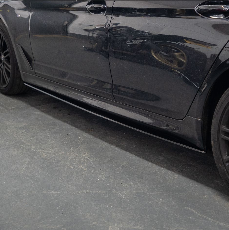 MP Style Gloss Black Side Skirts for BMW G30 G31 5 Series F90 M5 17-Present - Carbon Factory