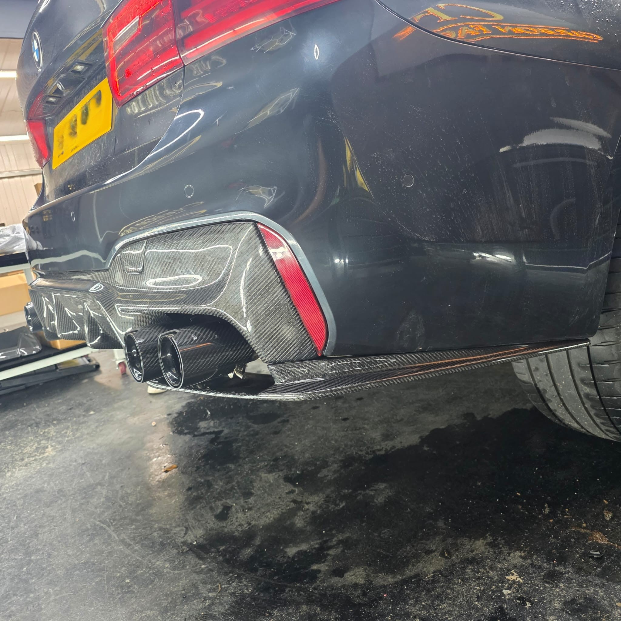 V Style Carbon Fibre Rear Diffuser for BMW G30 G31 5 Series M Sport F90 M5 17-23 - Carbon Factory