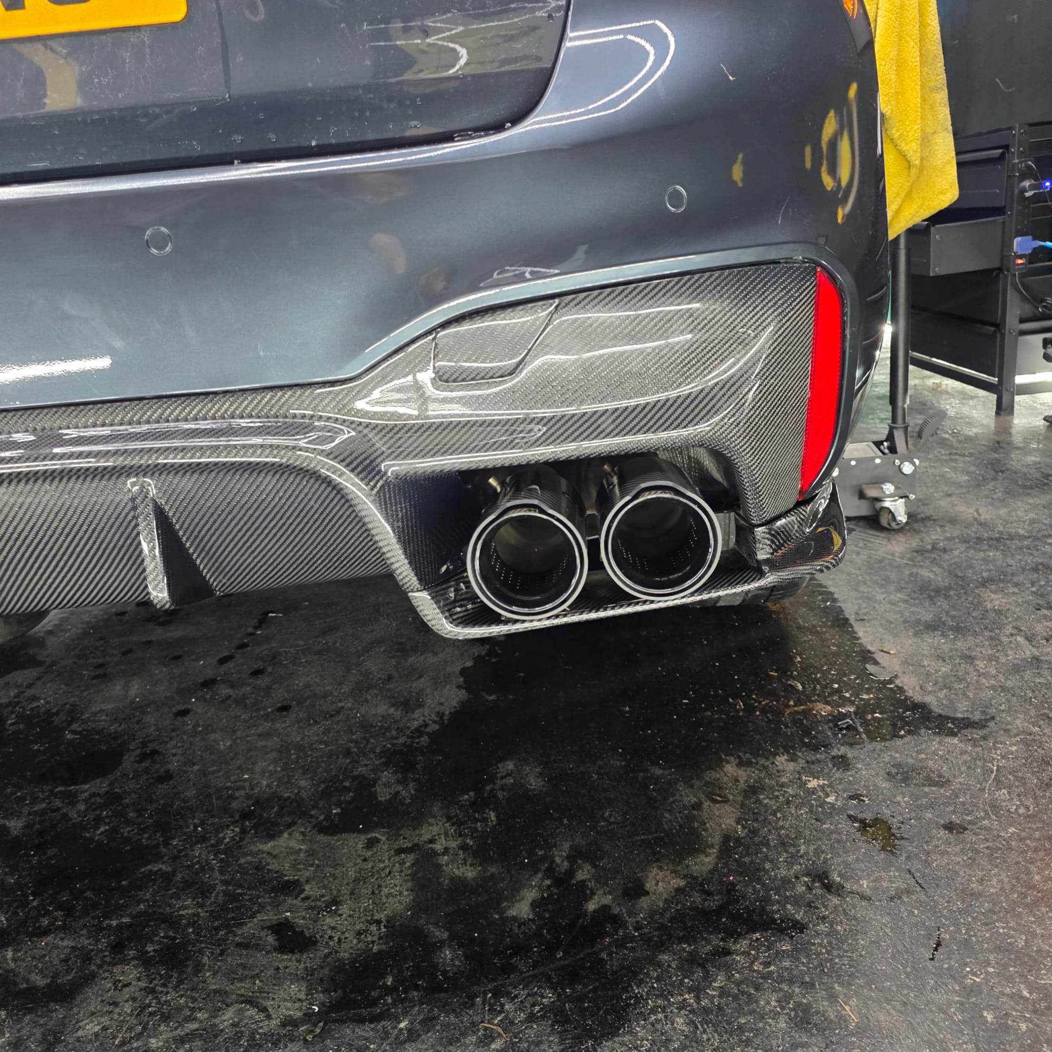 V Style Carbon Fibre Rear Diffuser for BMW G30 G31 5 Series M Sport F90 M5 17-23 - Carbon Factory