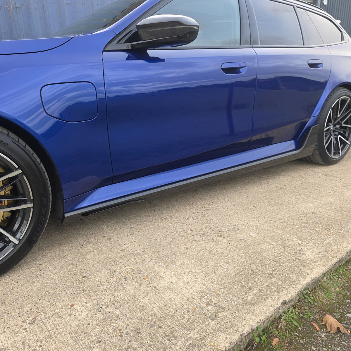 Pre-Preg Carbon fiber side skirts for BMW G90 G99 M5 2025-present, showcasing sleek, aerodynamic design for enhanced performance.