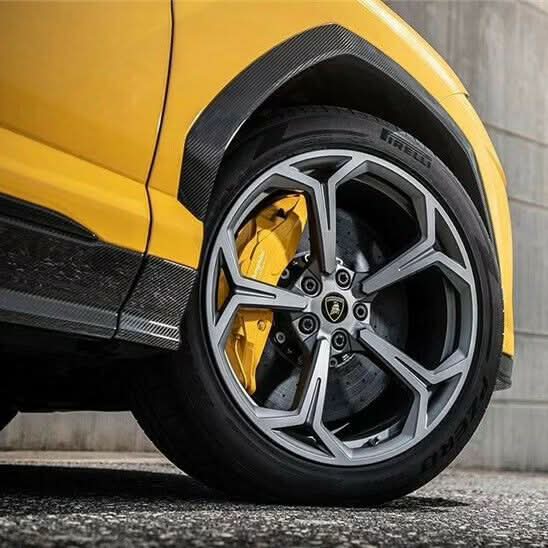 Pre-Preg Carbon Fibre Wheel Arch Trims for Lamborghini Urus 18-21 - Carbon Factory