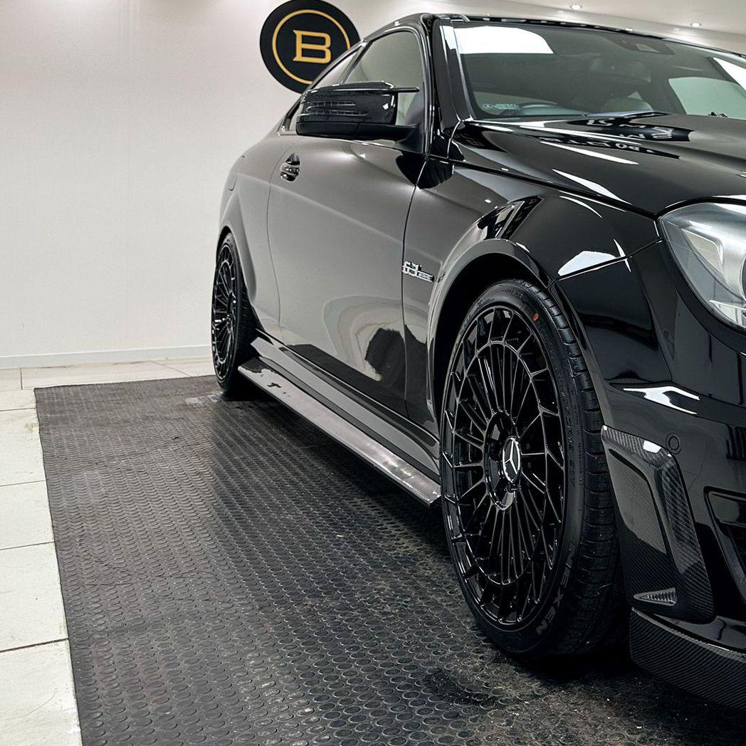 Carbon Fibre Side Skirts for Mercedes Benz W204 C63 Facelift 12-14 - Carbon Factory