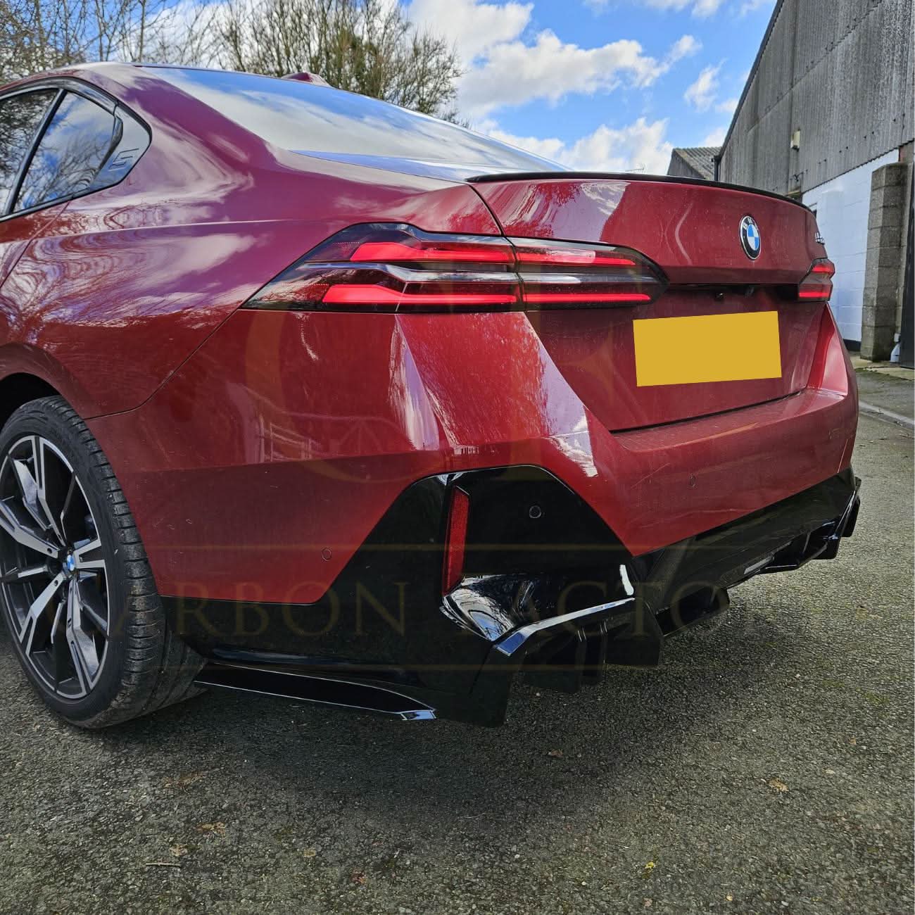 MP Style Gloss Black Rear Diffuser for BMW G60 5 Series 24-Present - Carbon Factory