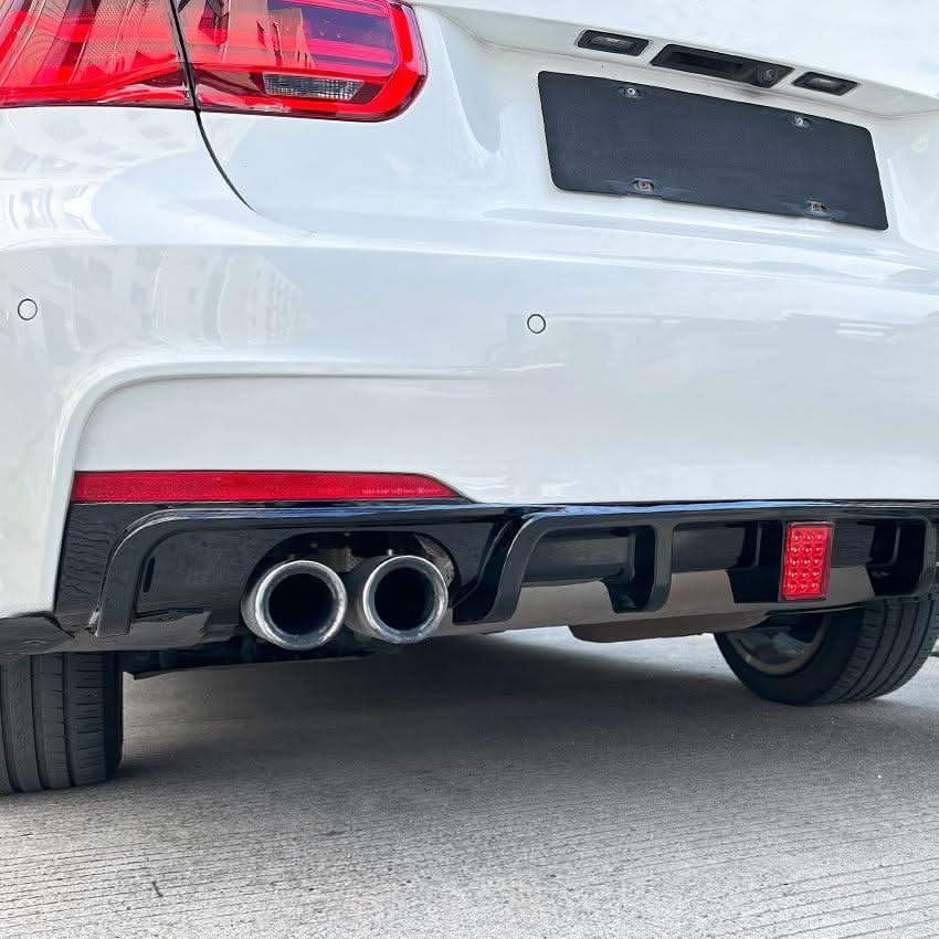 V Style Gloss Black Diffuser for BMW F30 F31 3 Series 12-19 - Carbon Factory