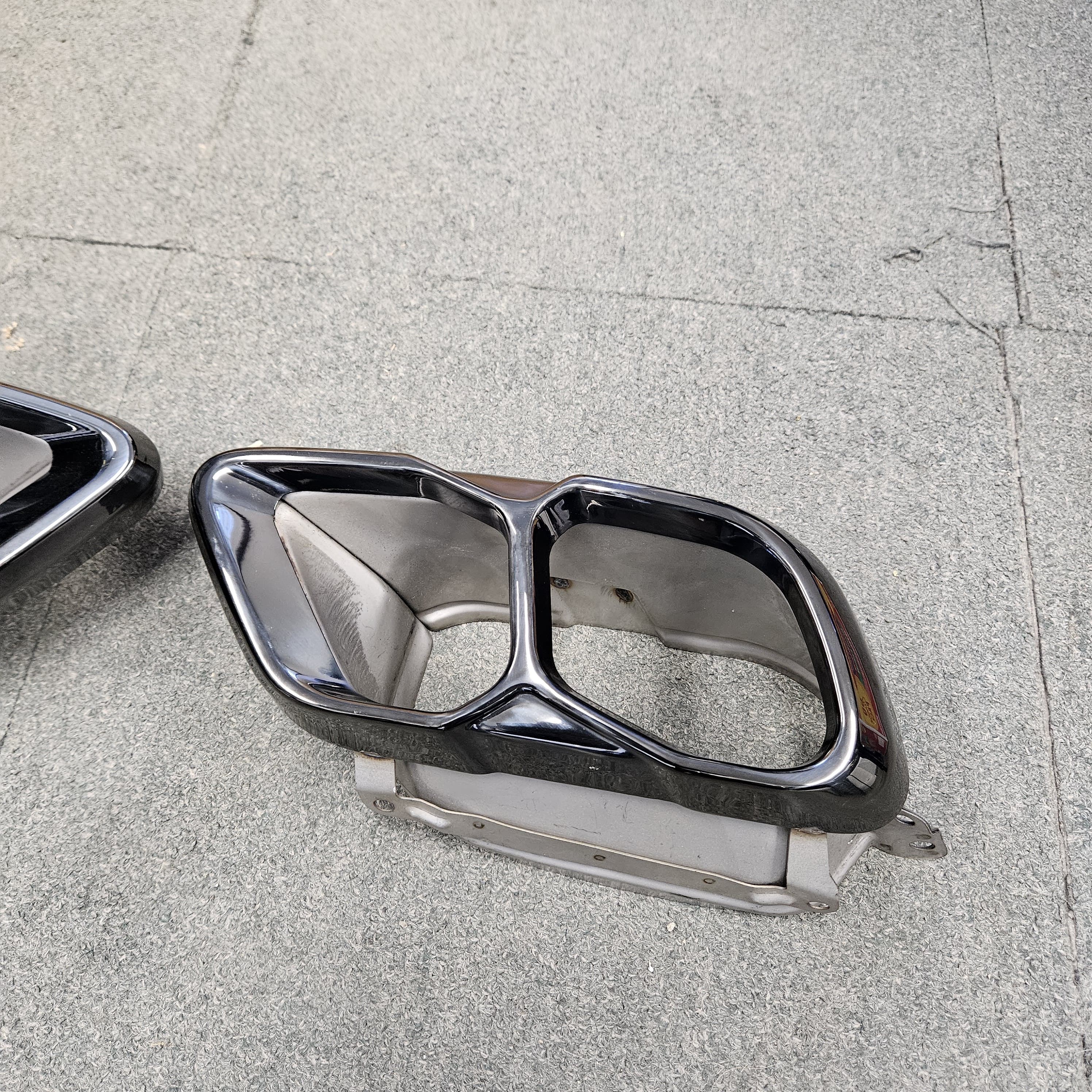 Gloss Black Exhaust Tips for BMW G05 LCI X5 23-Present - Carbon Factory