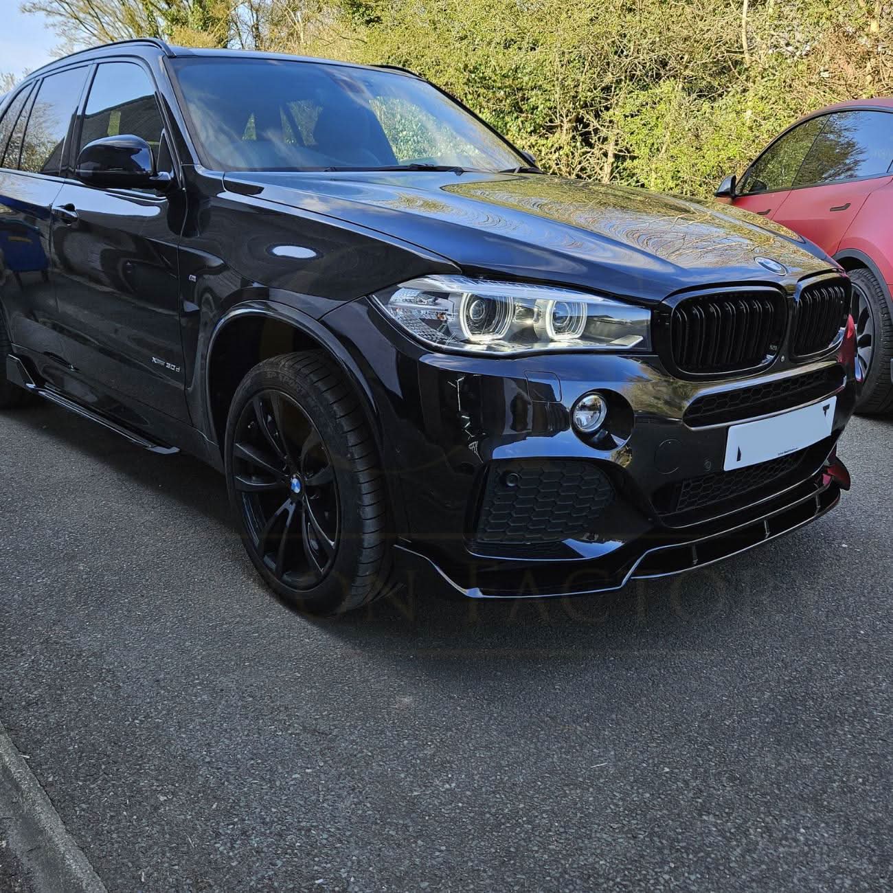 Gloss black BMW F15 X5 body kit with side skirts, splitter, diffuser, and spoiler for 2013-2018 models.