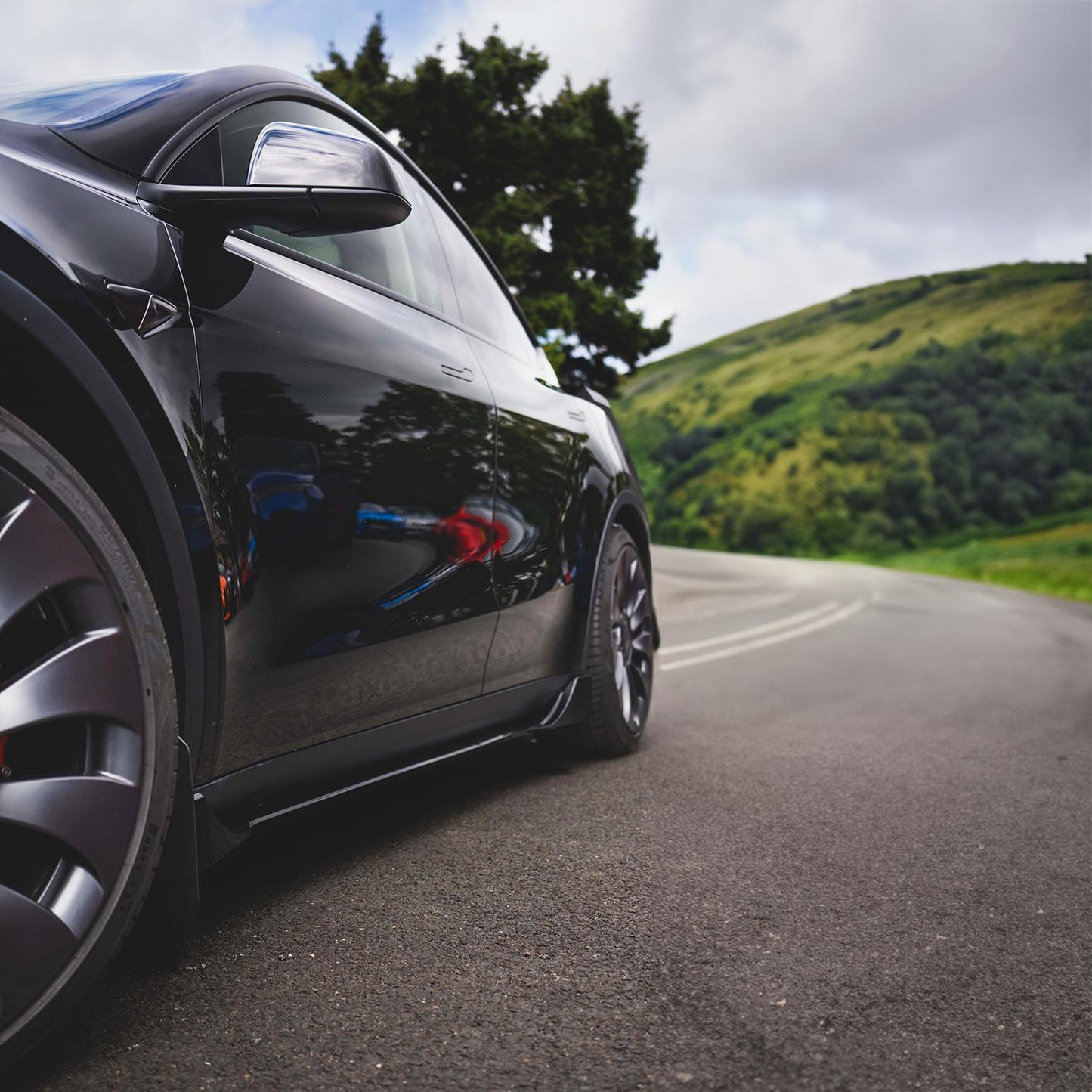 Competition Style Gloss Black Side Skirts for Tesla Model Y 19-24 - Carbon Factory