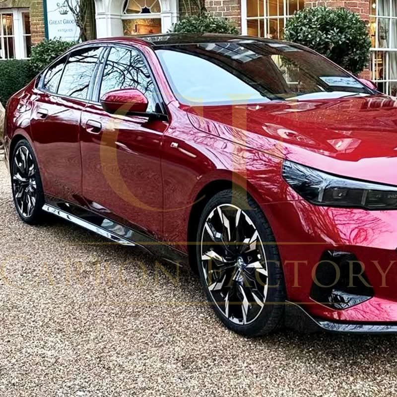 MP Style Gloss Black Side Skirts for BMW G60 5 Series 24-Present - Carbon Factory