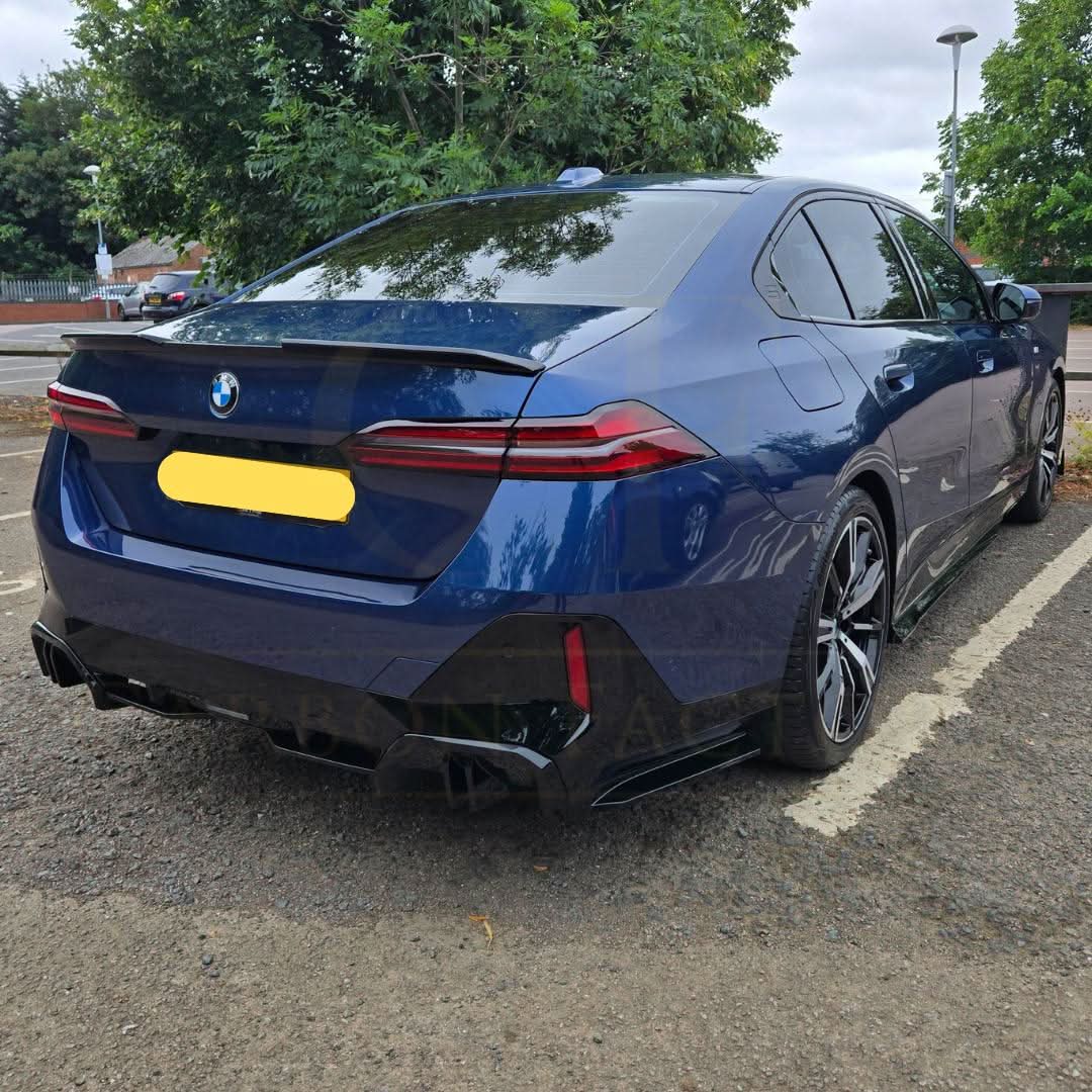 MP Style Gloss Black Side Skirts for BMW G60 5 Series 24-Present - Carbon Factory