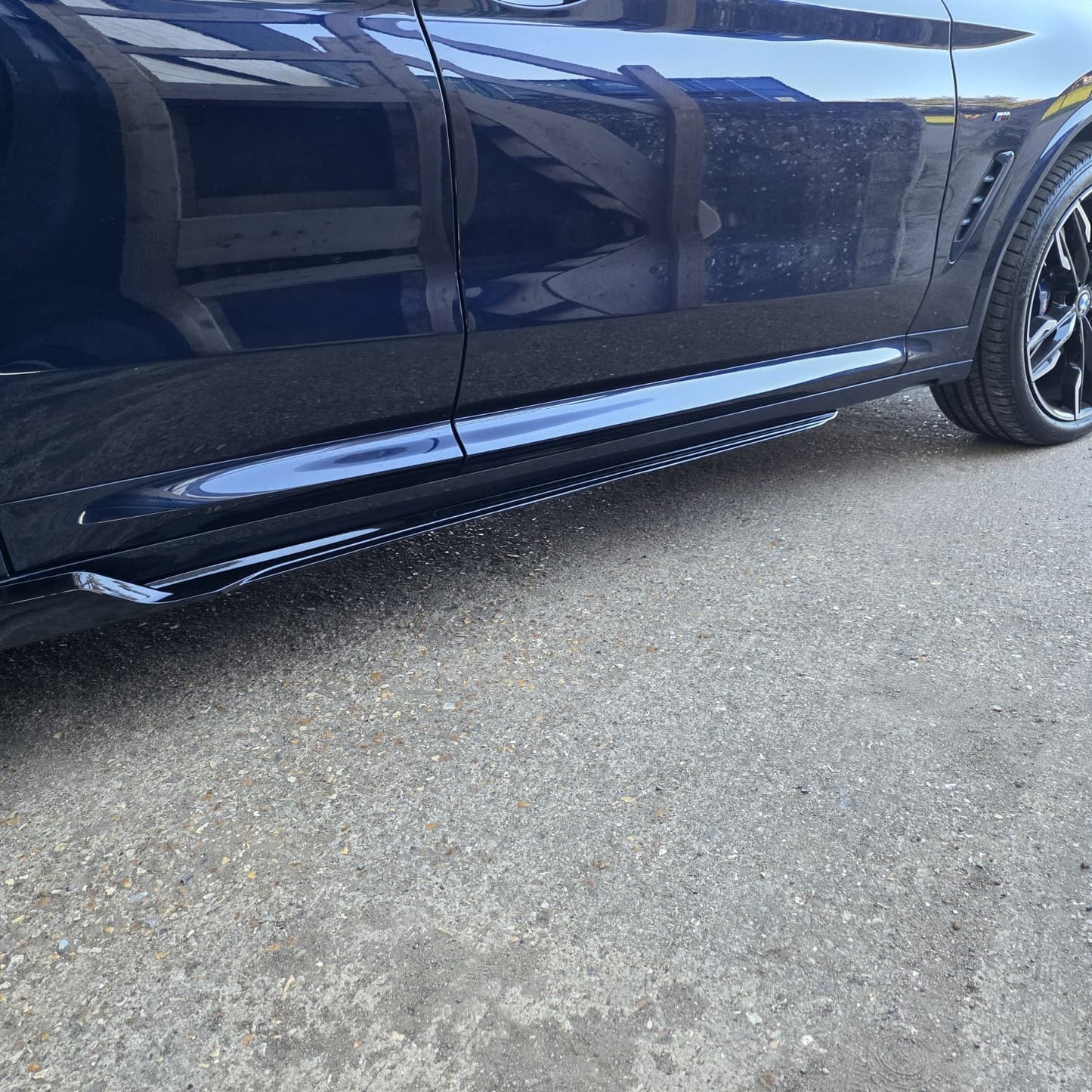 V Style Gloss Black Side Skirts for BMW G01 X3 G02 X4 18-24 - Carbon Factory