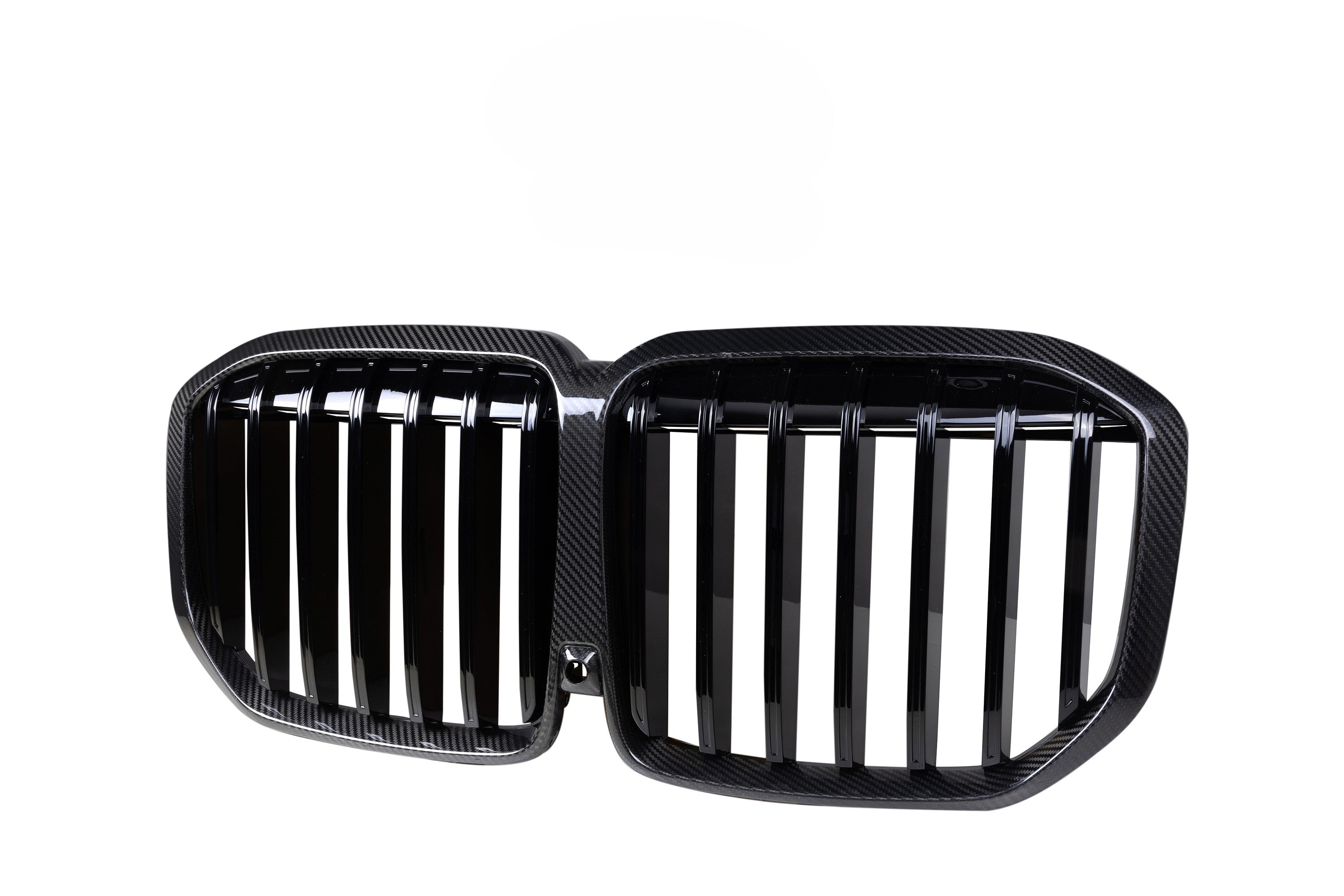 Pre-Preg Carbon fibre front grille for BMW G07 X7 LCI 2023-2025 showing sleek carbon finish and detailed grille design