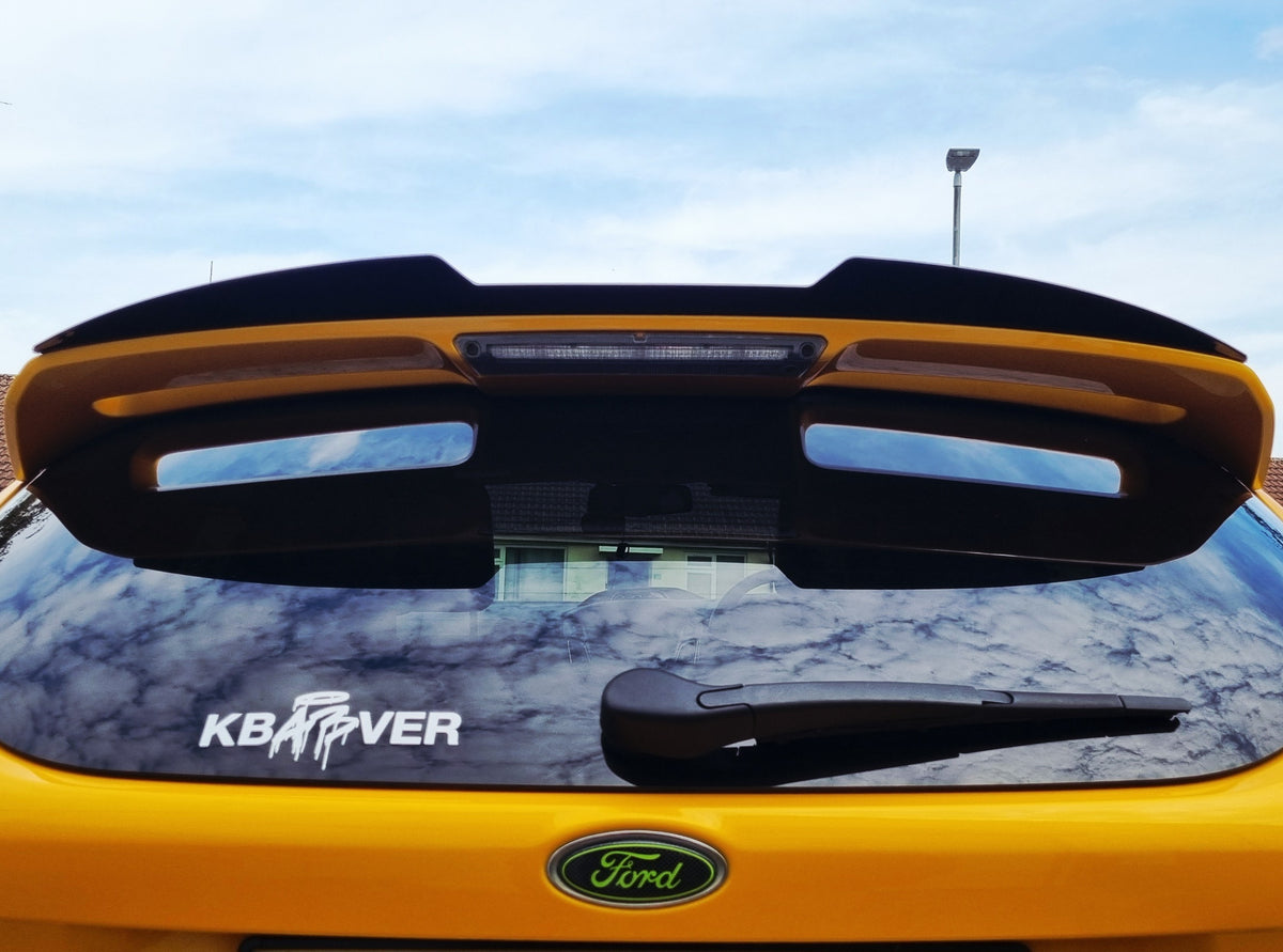 Gloss black roof spoiler for Ford Focus ST C346 MK3 2011-2018, mounted on top of the car, enhancing sporty appearance.