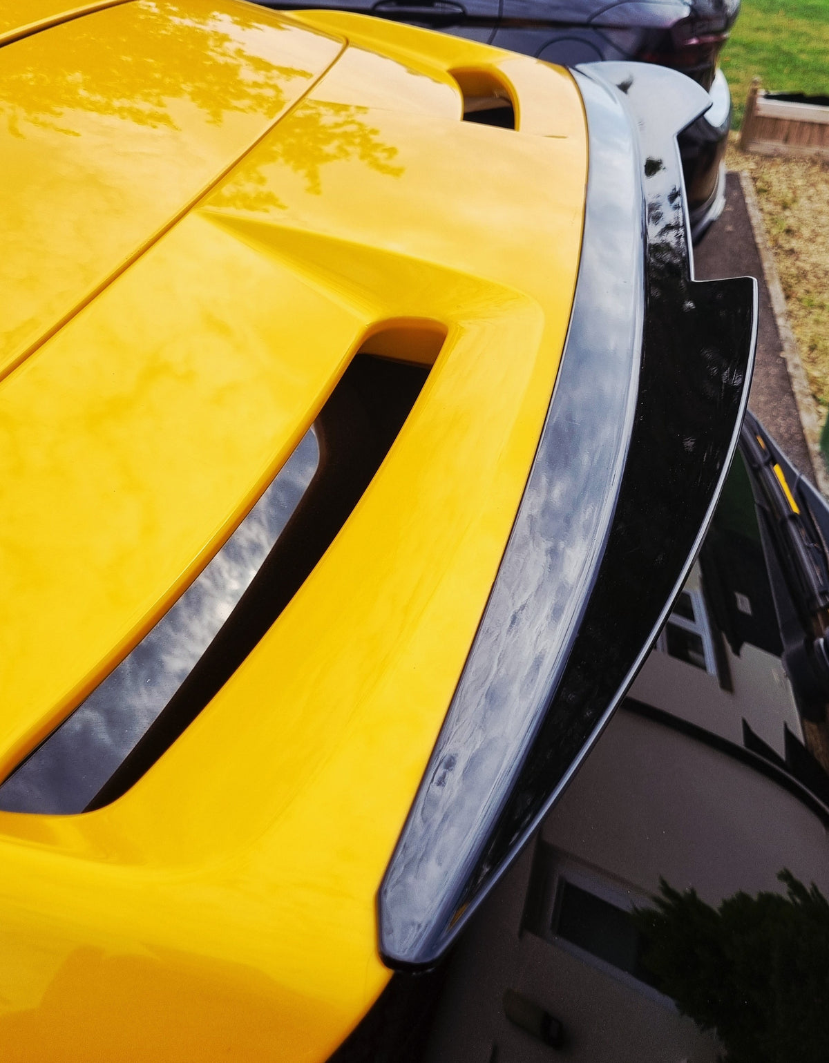 Gloss black roof spoiler for Ford Focus ST C346 MK3 2011-2018, showing sleek aerodynamic design and high-quality finish.