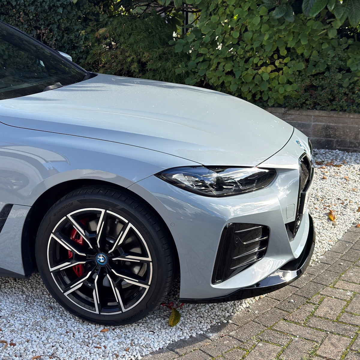 Gloss black front splitter for BMW 4 Series G26 Gran Coupe i4, designed for aerodynamic enhancement and style.