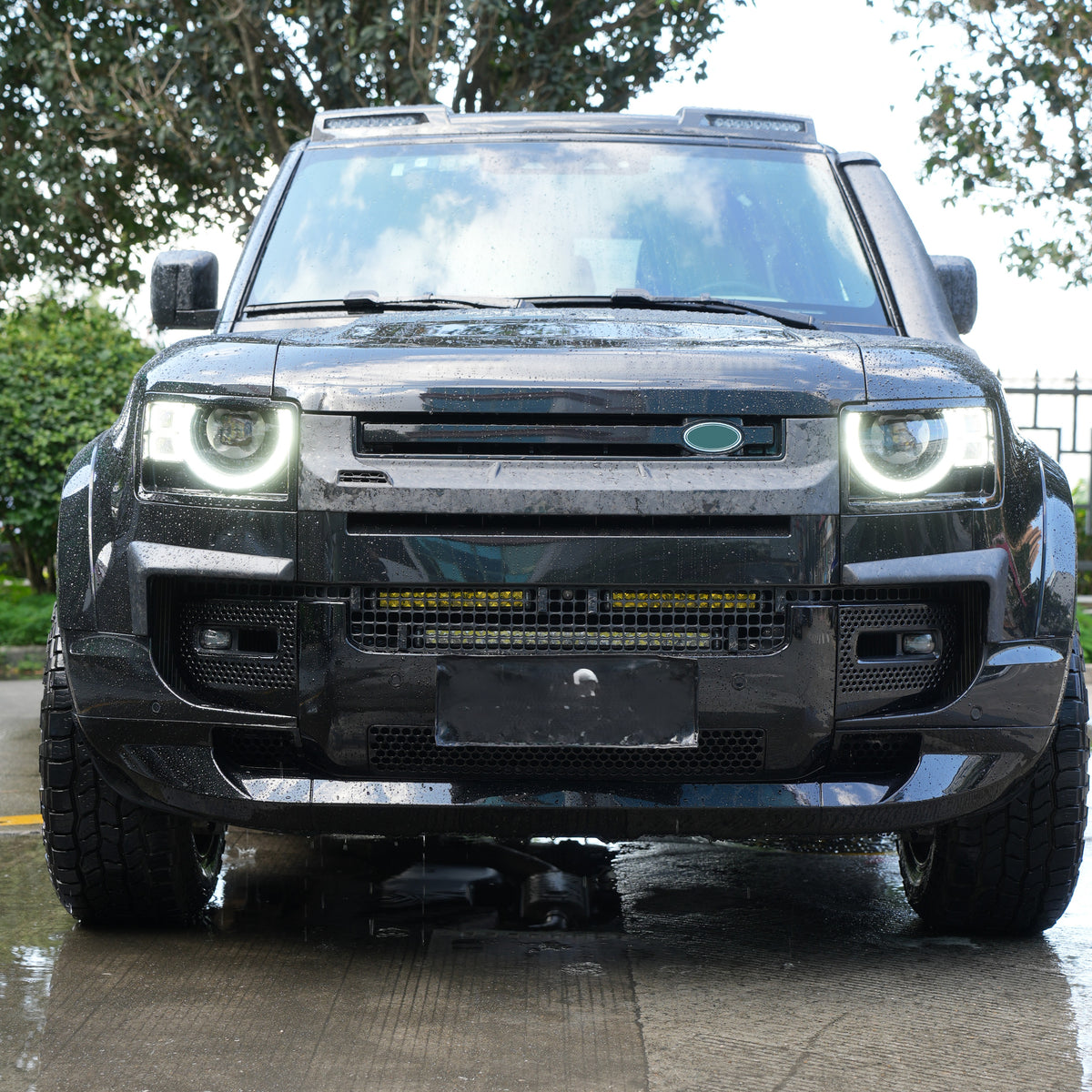 Pre-Preg Carbon Fibre Front Grille Trim for Land Rover Defender 20-23