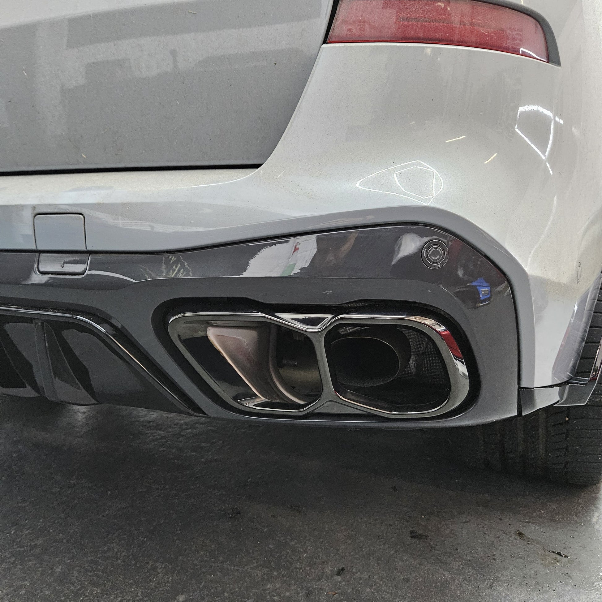 Gloss Black Exhaust Tips for BMW G05 LCI X5 23-Present-Carbon Factory