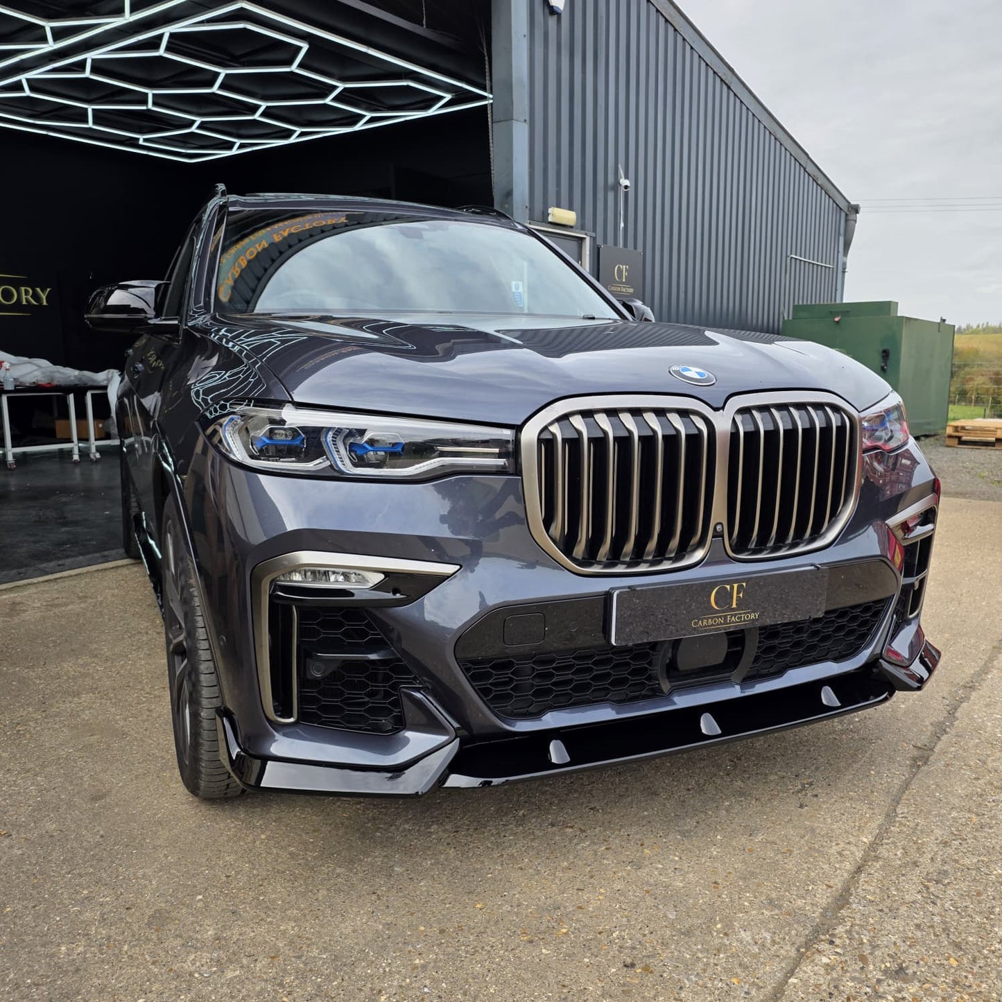Gloss Black Kit Style A for BMW G07 X7 19-22 - Carbon Factory