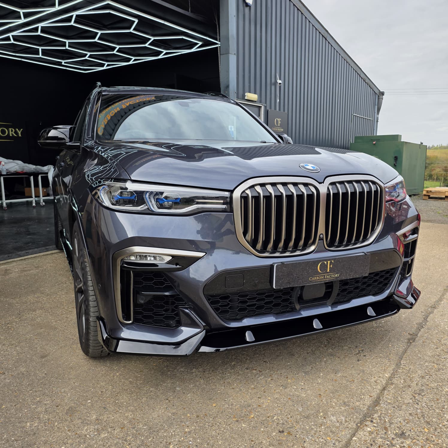 Gloss Black Kit Style A for BMW G07 X7 19-22 - Carbon Factory