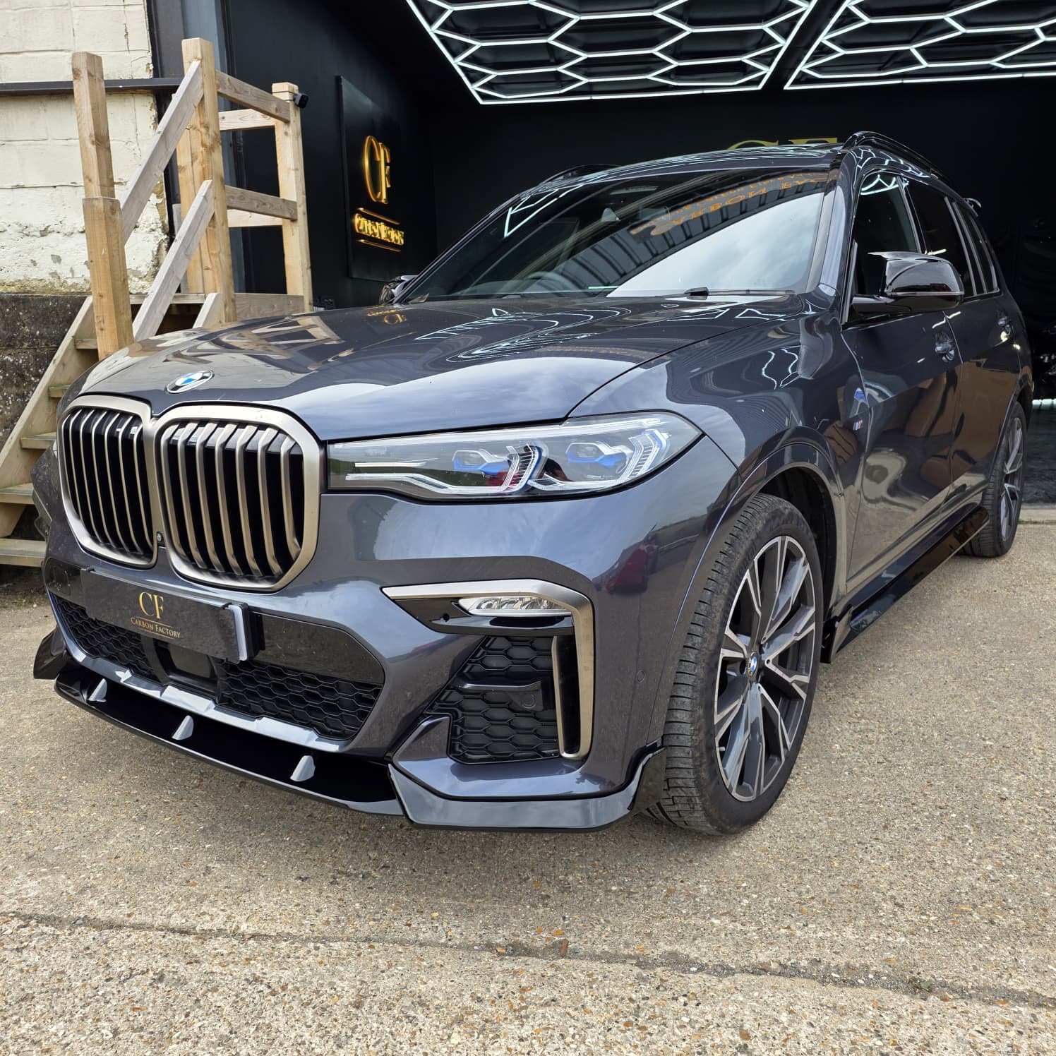 Gloss Black Kit Style A for BMW G07 X7 19-22 - Carbon Factory
