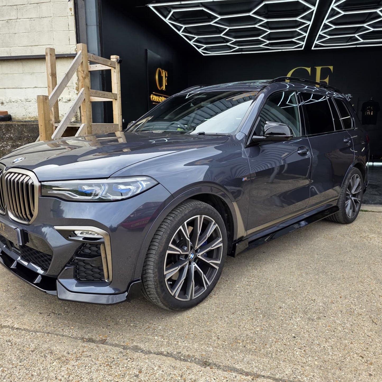 Gloss Black Kit Style A for BMW G07 X7 19-22 - Carbon Factory