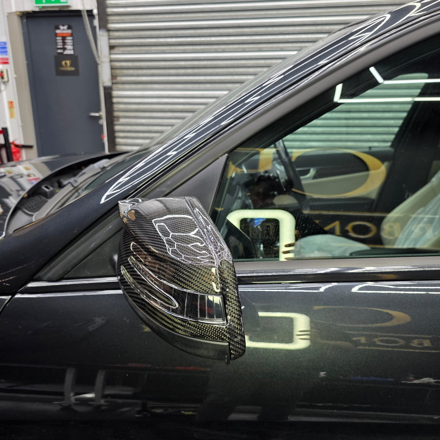 V Style Carbon Fibre Replacement Mirror Covers for Mercedes Benz Universal