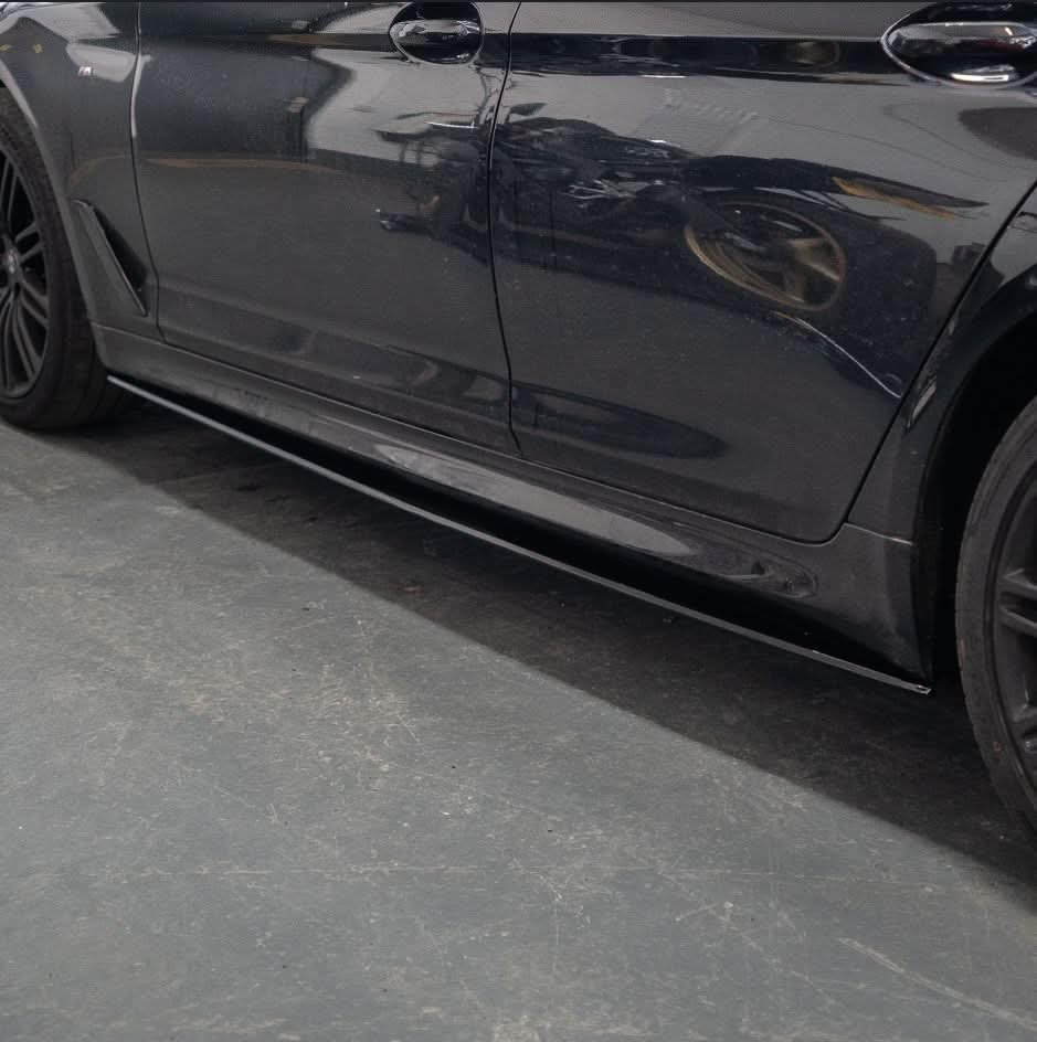 MP Style Gloss Black Side Skirts for BMW G30 G31 5 Series F90 M5 17-Present - Carbon Factory