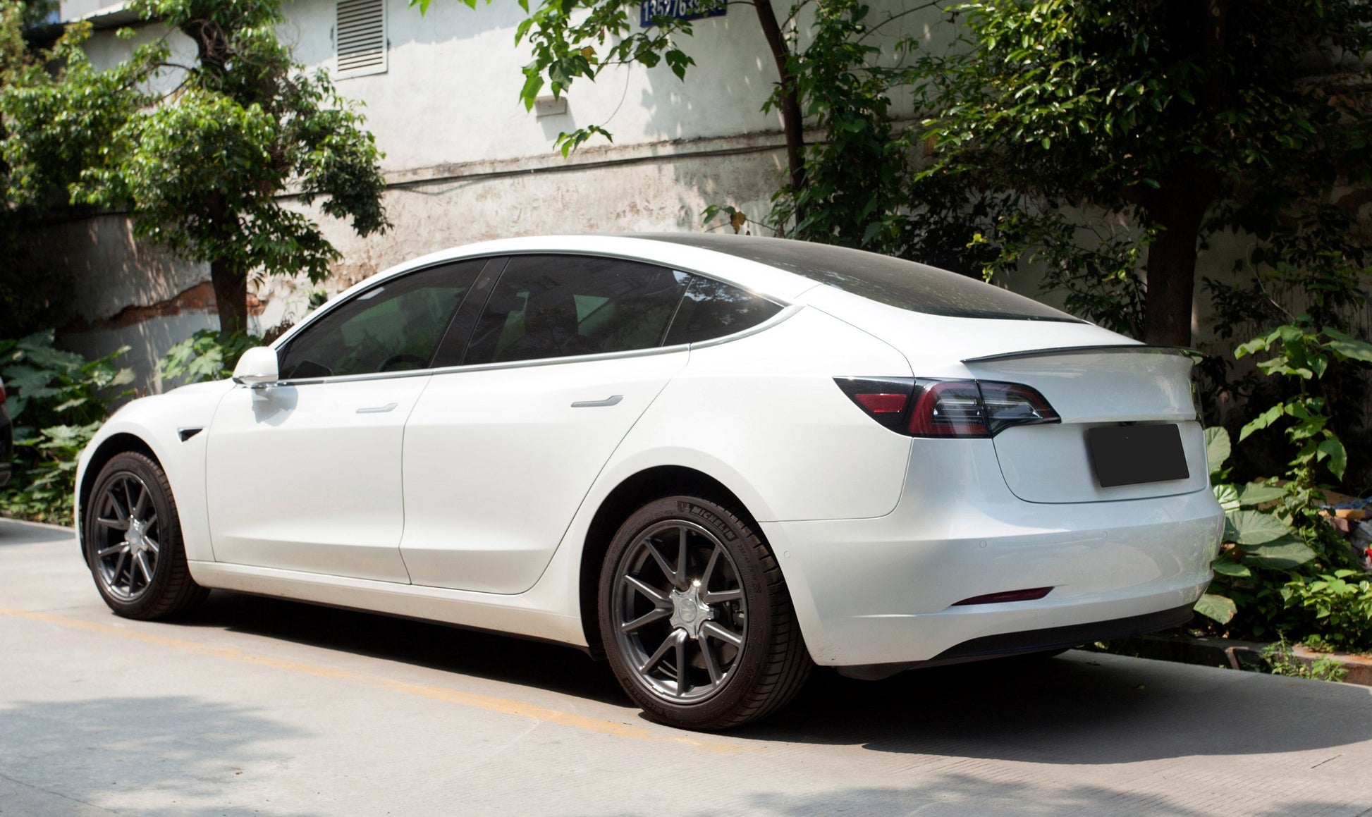 OEM Style Pre-Preg Carbon Fibre Boot Spoiler for Tesla Model 3 16-23-Carbon Factory