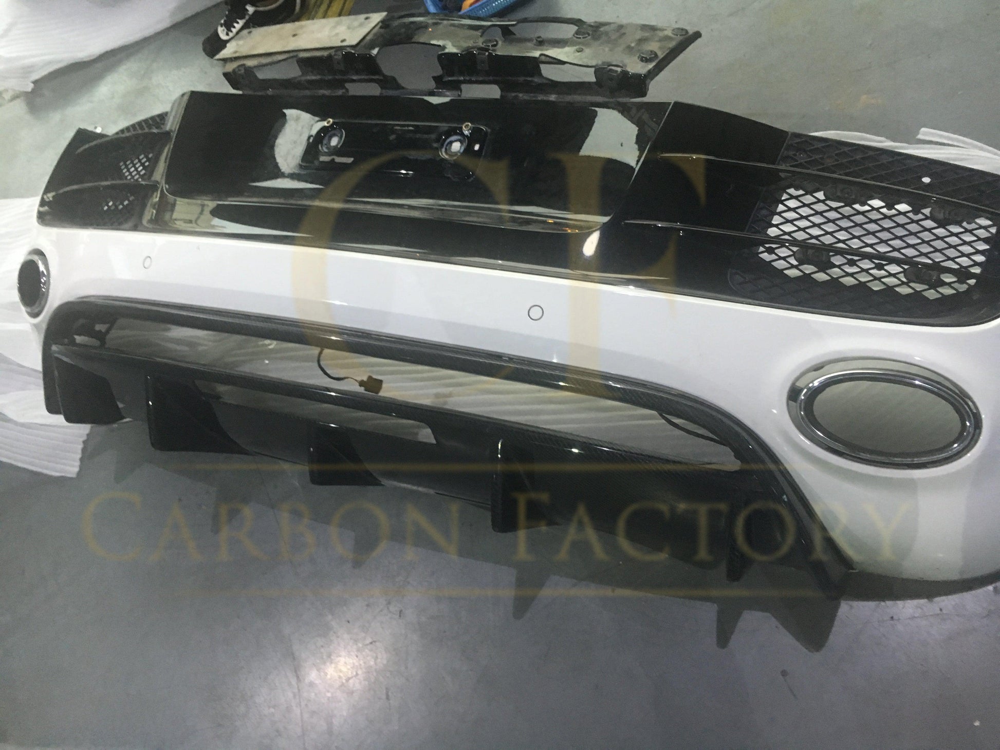 V Style Carbon Fibre Rear Diffuser for Audi R8 Gen 1 10-15-Carbon Factory
