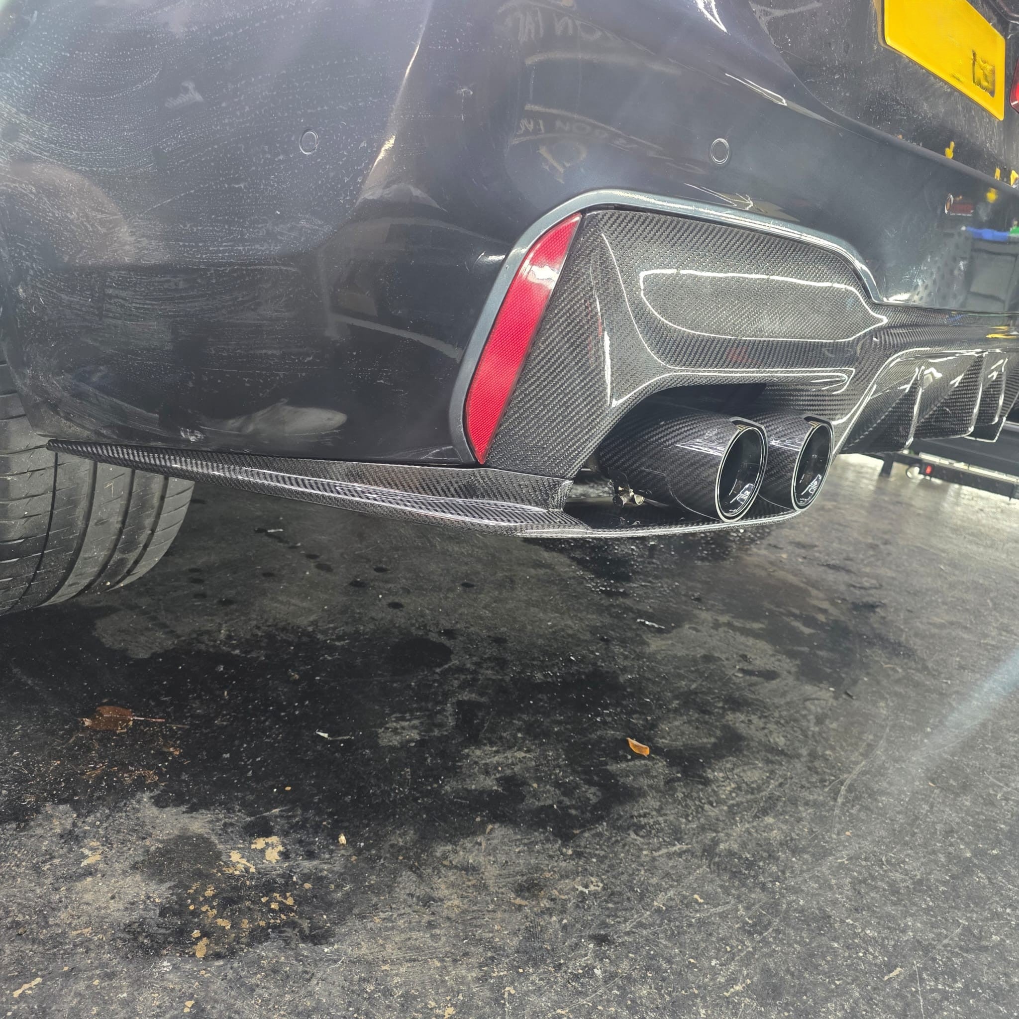 V Style Carbon Fibre Rear Diffuser for BMW G30 G31 5 Series M Sport F90 M5 17-23 - Carbon Factory