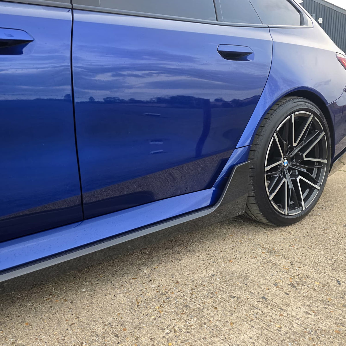 Pre-Preg Carbon fiber side skirts for BMW G90 G99 M5 2025-present, showcasing sleek, aerodynamic design and high-quality finish.