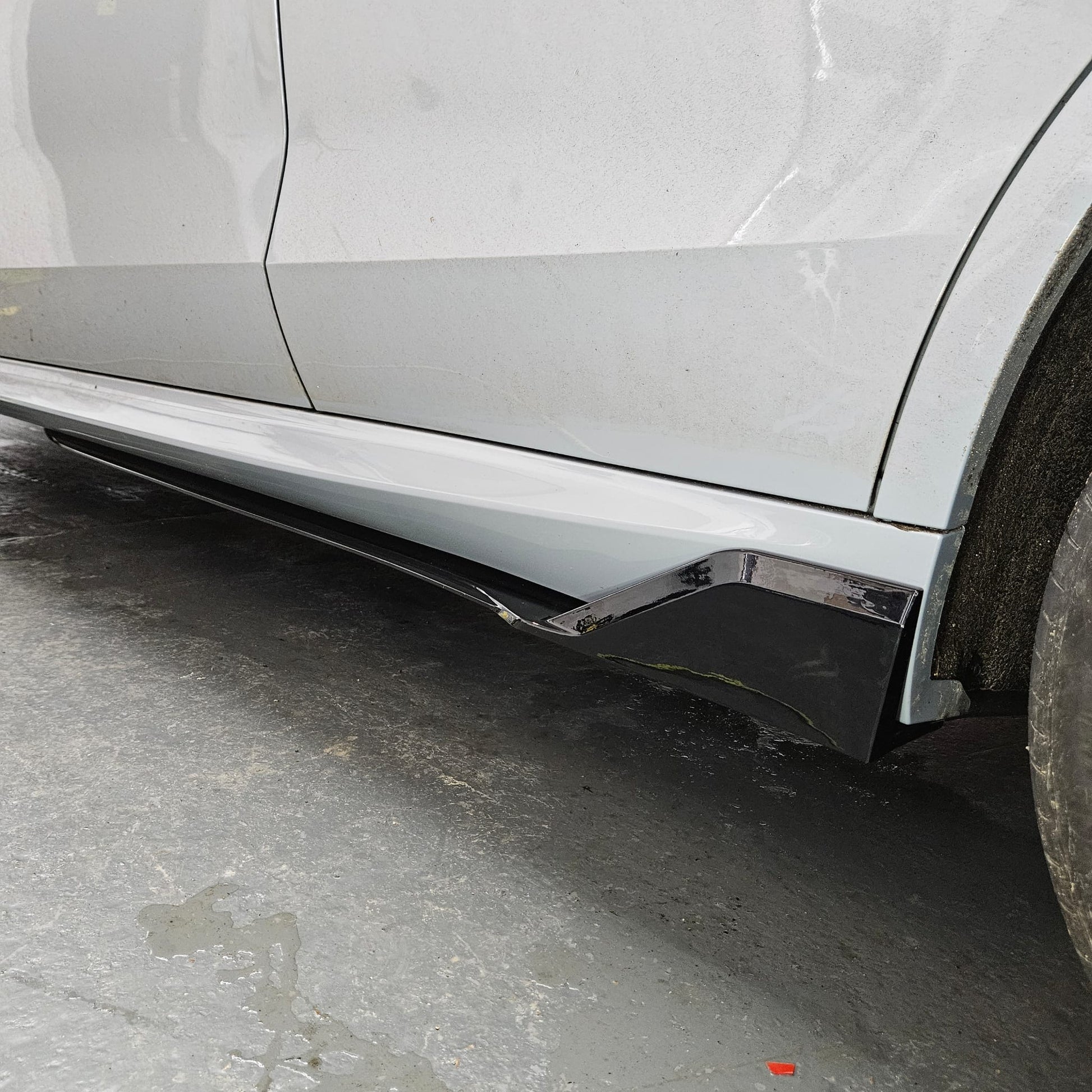 On-Site fitting - Side Skirts - Carbon Factory