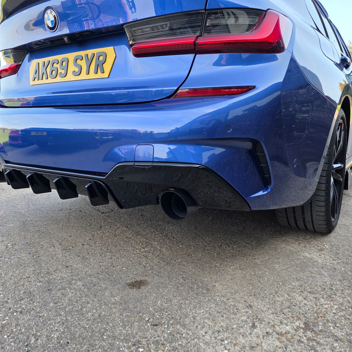 RK Style Gloss Black Rear Diffuser Dual Exhaust for BMW 3 Series G20 G21 Pre-LCI 19-22 - Carbon Factory