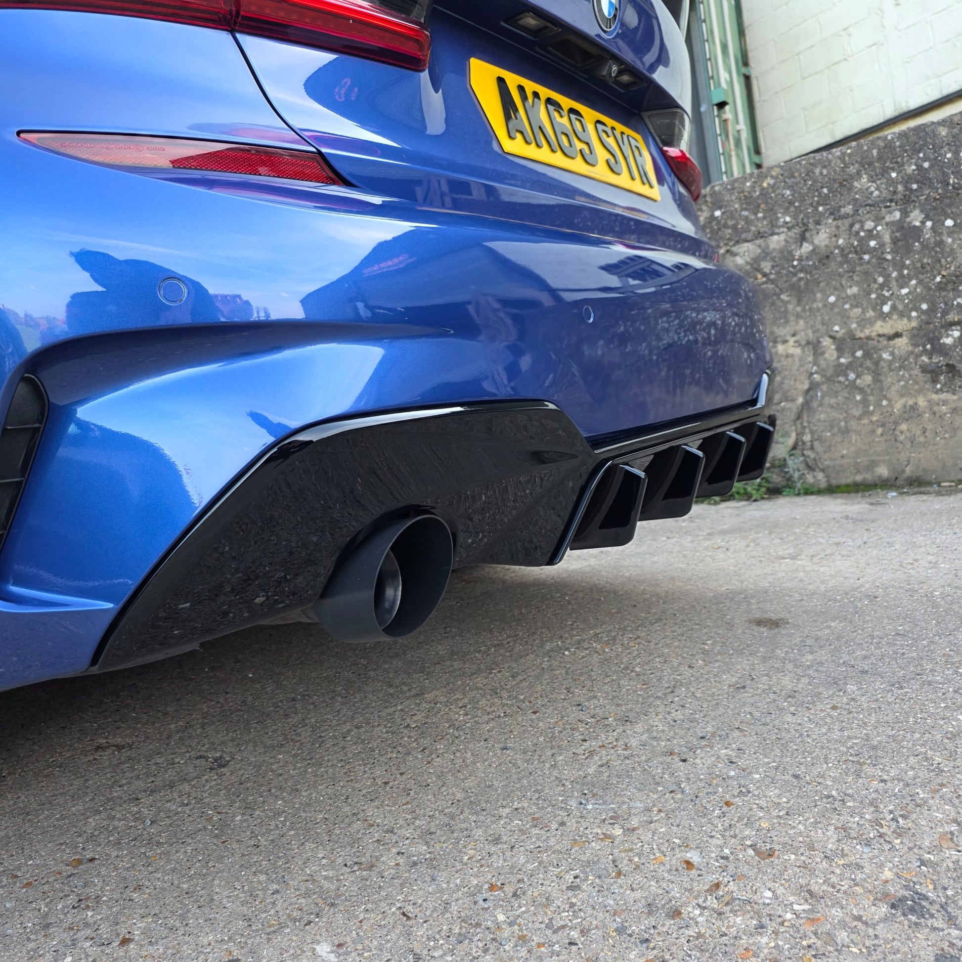 RK Style Gloss Black Rear Diffuser Dual Exhaust for BMW 3 Series G20 G21 Pre-LCI 19-22 - Carbon Factory