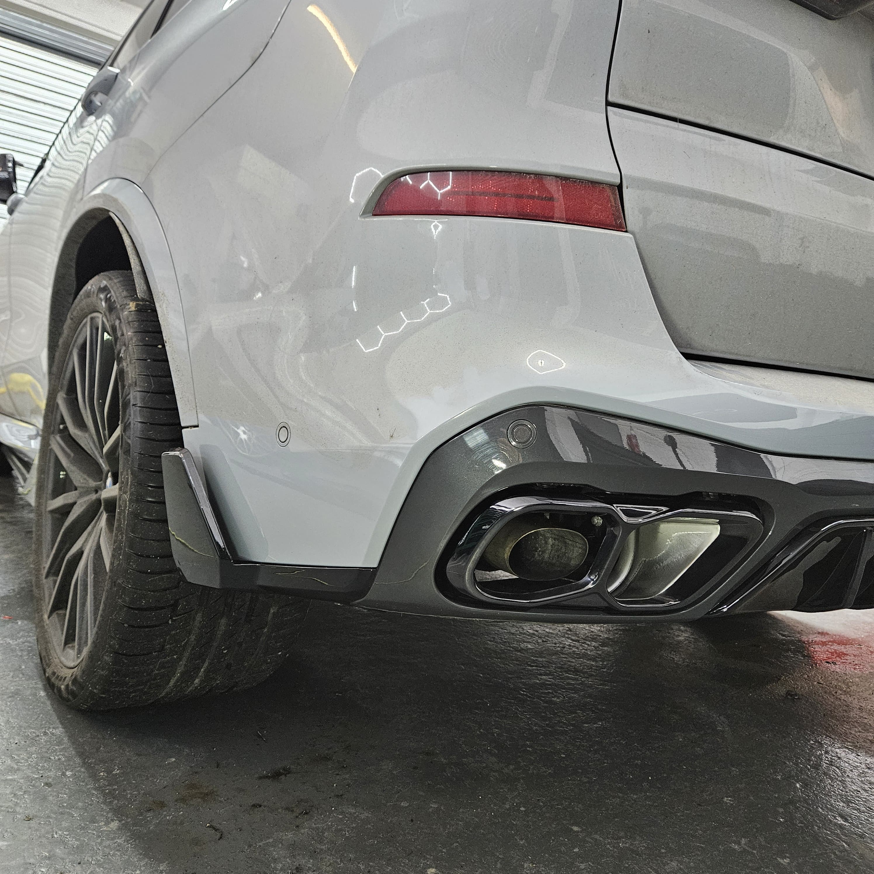 Gloss Black Exhaust Tips for BMW G05 LCI X5 23-Present - Carbon Factory