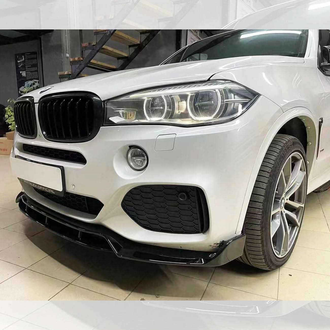 Gloss black BMW F15 X5 body kit with side skirts, splitter, diffuser, and spoiler, featuring a carbon factory style design.