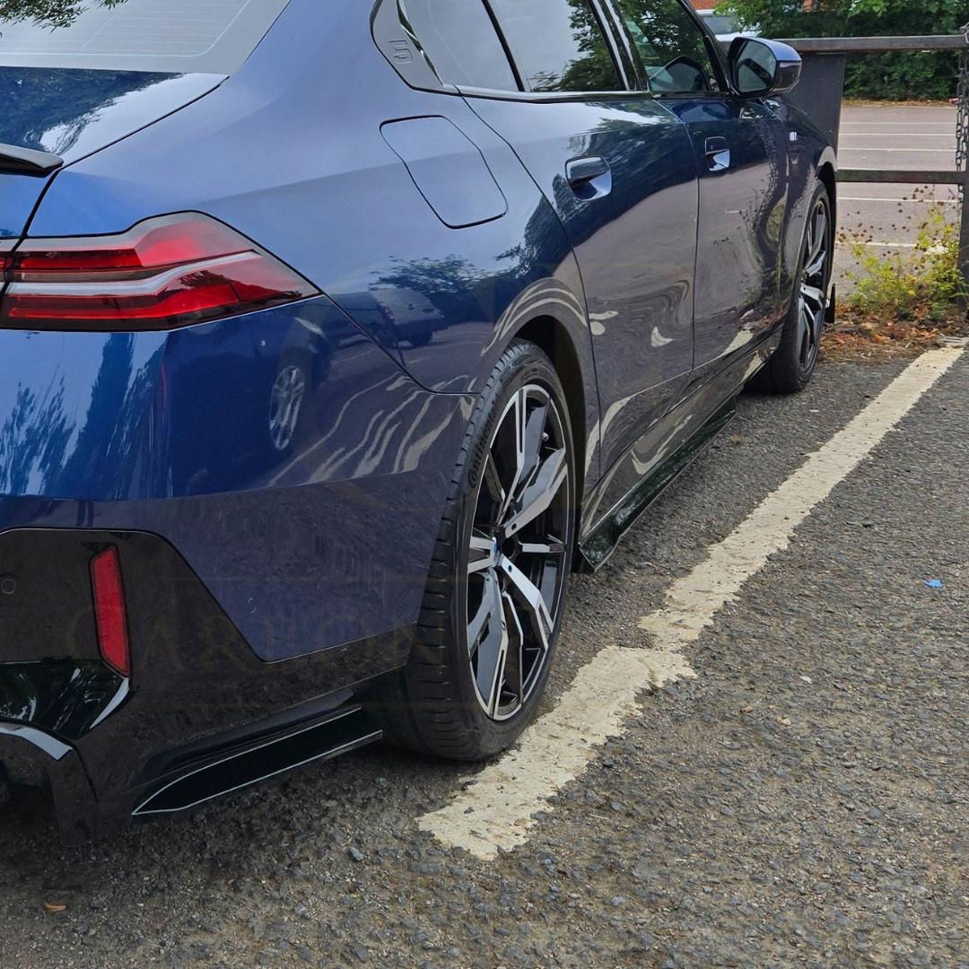MP Style Gloss Black Side Skirts for BMW G60 5 Series 24-Present - Carbon Factory