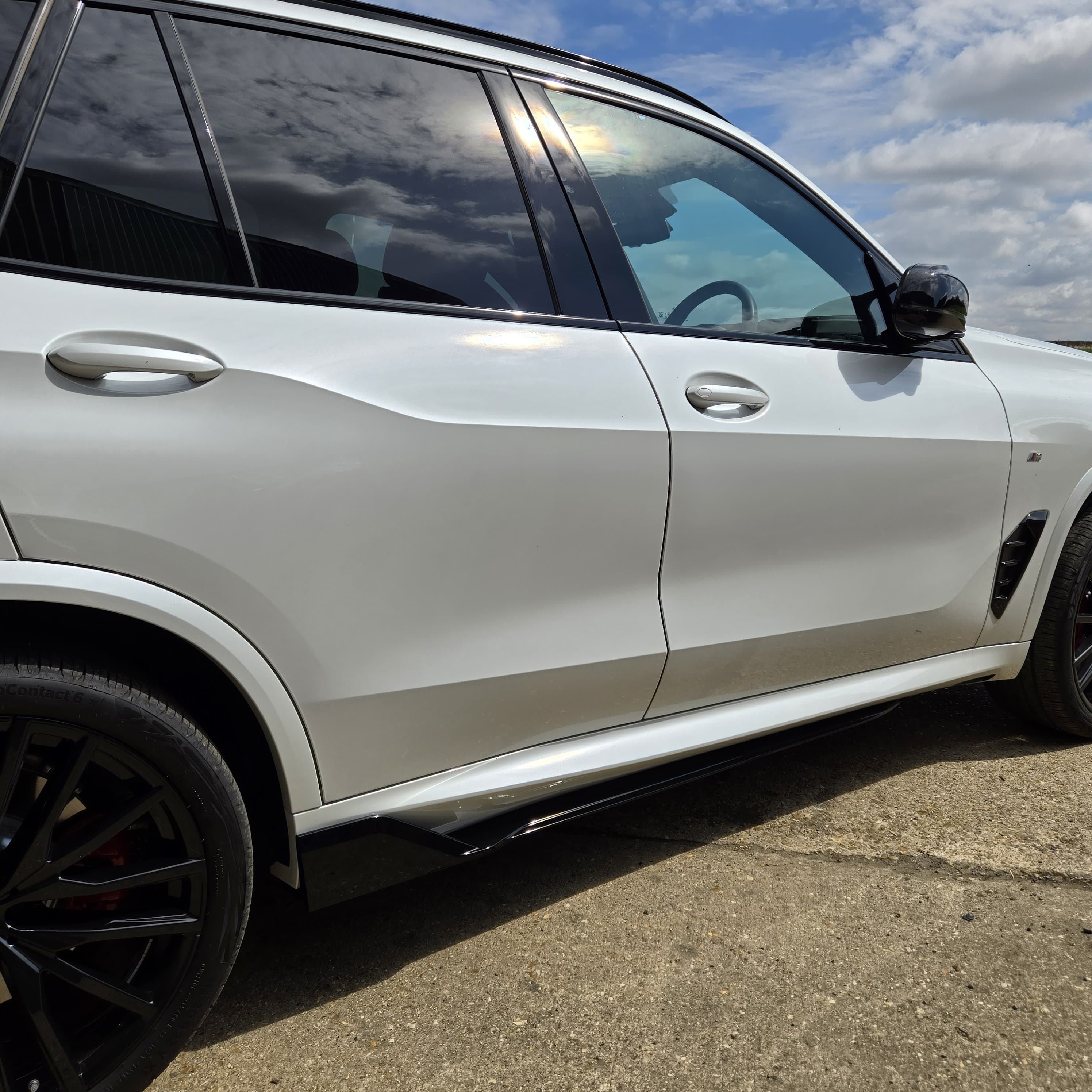 Gloss Black Kit 1 Side Skirts for BMW G05 LCI X5 23-Present - Carbon Factory