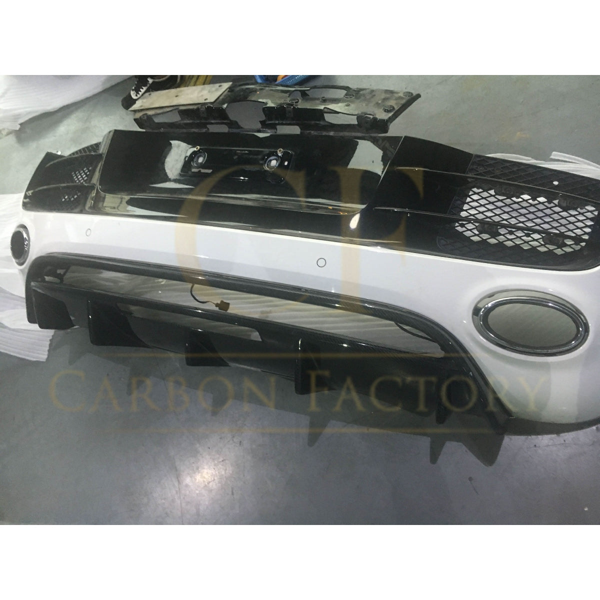 V Style Carbon Fibre Rear Diffuser for Audi R8 Gen 1 10-15